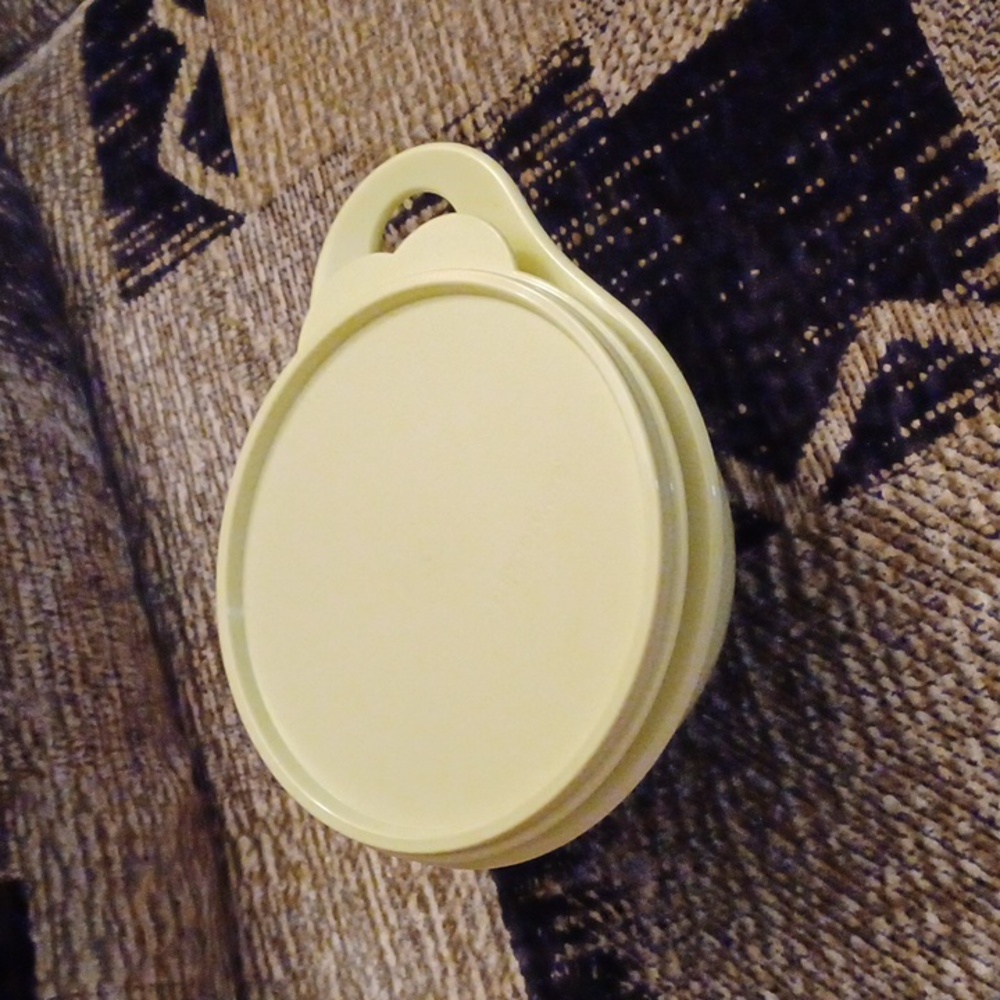 4/$40 New Greenish Yellow Tupperware Thatsa Extra Mini Bowl - 600 mL